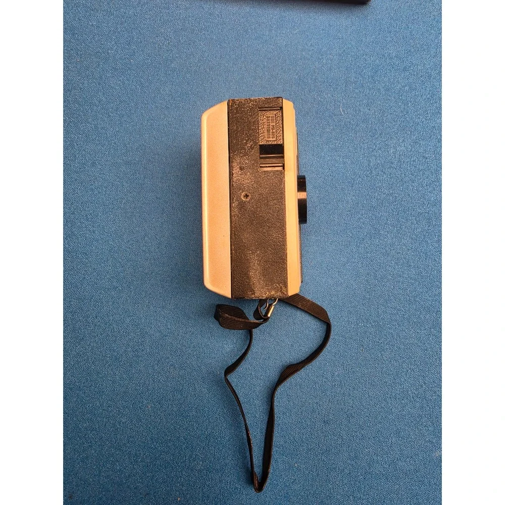 Kodak Instamatic 124 Camera Outfit Unisex OS Silver Good Vintage Flashcube Box